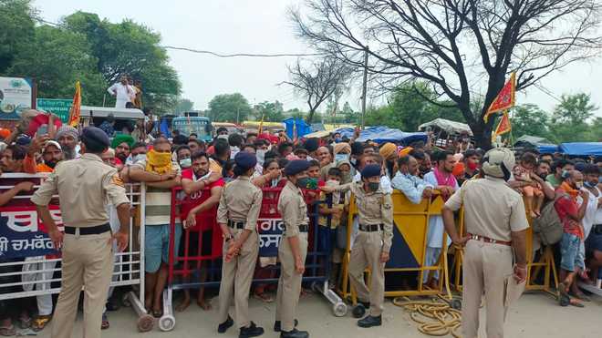 No vaccine certificate, Himachal turns away Naina Devi pilgrims from Punjab