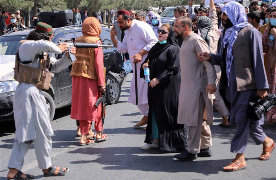 Viral photo: Woman protester stands fearlessly as Taliban man in Kabul points gun at her