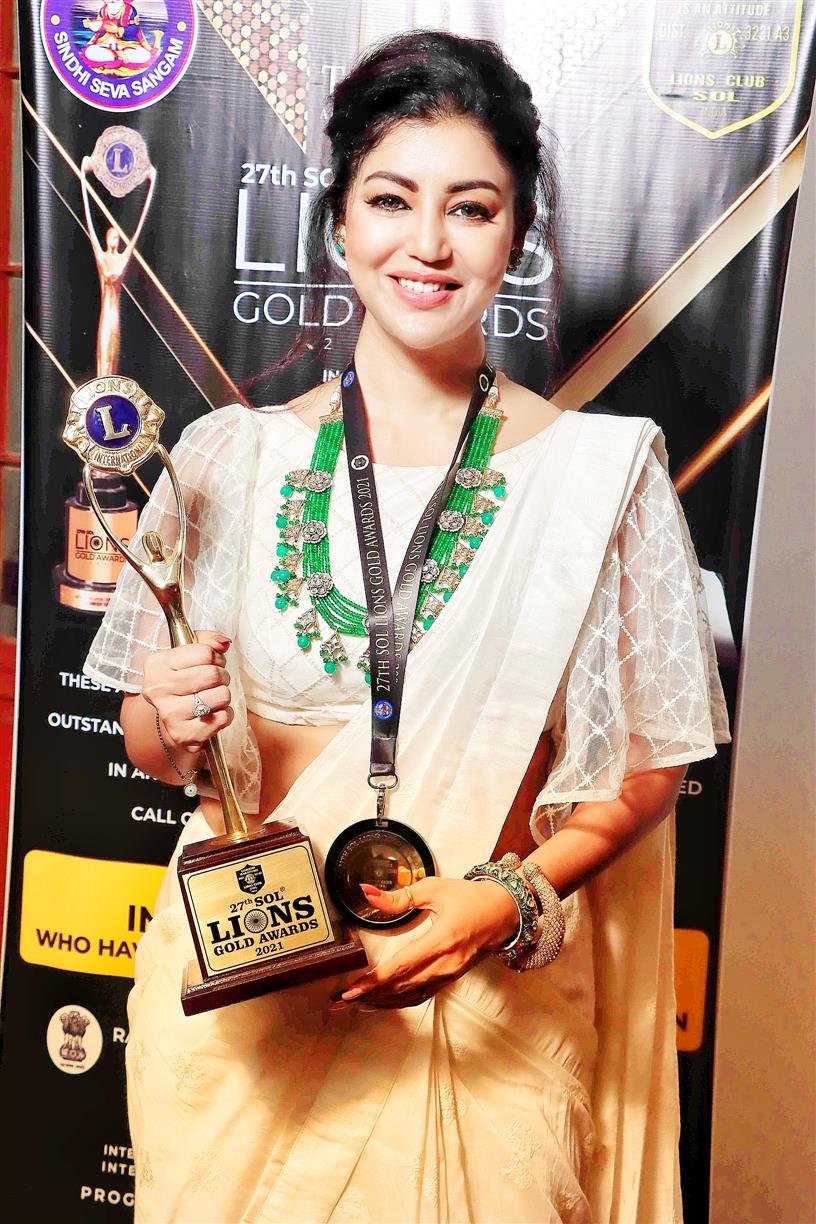 Debina Bonnerjee was bestowed with the ‘Social Media Influencer’ award at the 27th Sol Lions Gold Award 2021