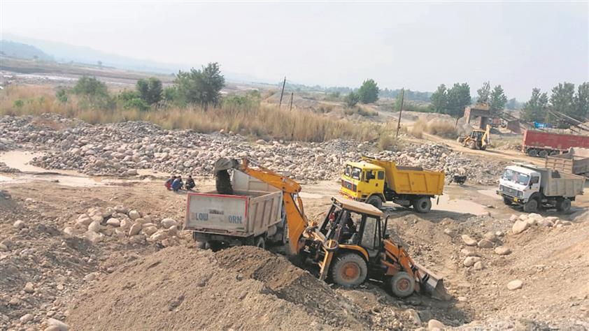 Illegal mining: Three vehicles impounded by Baddi police