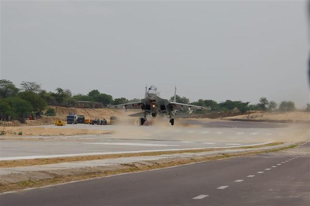 Rajnath, Gadkari inaugurate emergency landing strip for IAF planes on national highway in Barmer