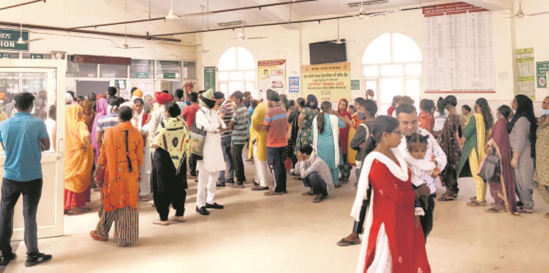Patients fall prey to touts at Mata Kaushalya Hospital