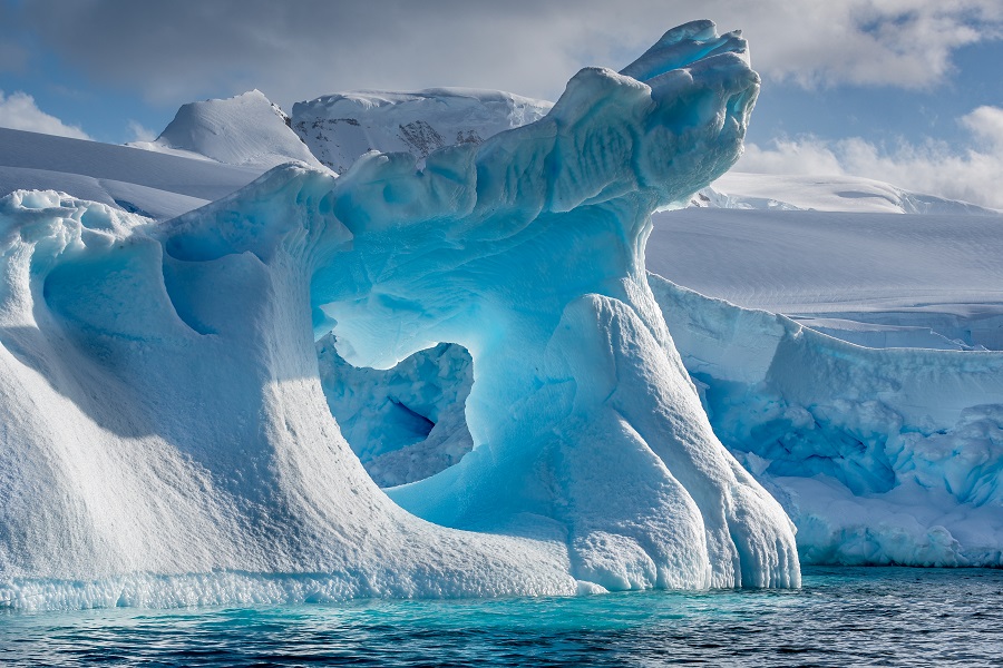 Concert on virtual icebergs to save Antarctica