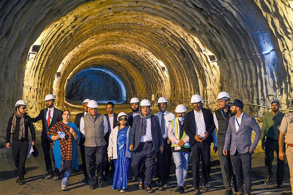 Gadkari reviews construction work of all-weather Zojila, Z-Morh tunnels on Srinagar-Leh highway