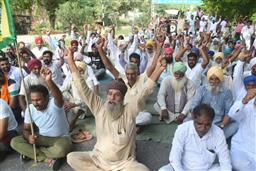 Bharat Bandh: Farmers block highways, squat on railway tracks in Punjab, Haryana during 10-hour shutdown