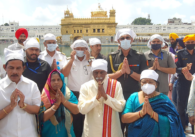 Haryana Governor Bandaru Dattatreya visits Golden Temple