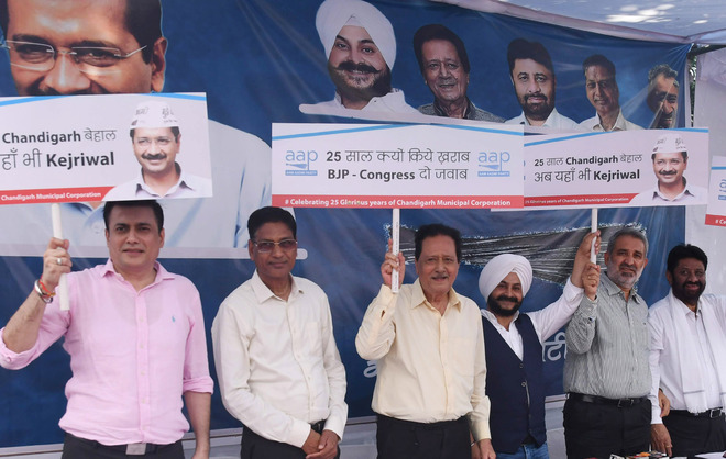 Harmohan Dhawan kicks off AAP campaign for Chandigarh MC elections