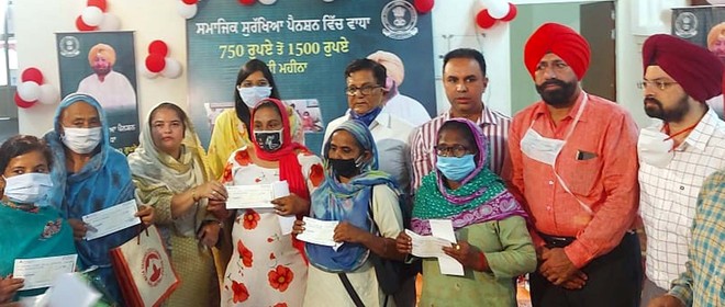 8,500 get cheques under double pension scheme in Amritsar