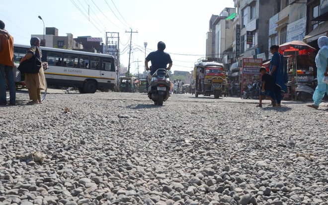 ISBT road riddled with potholes in Amritsar; passengers irked