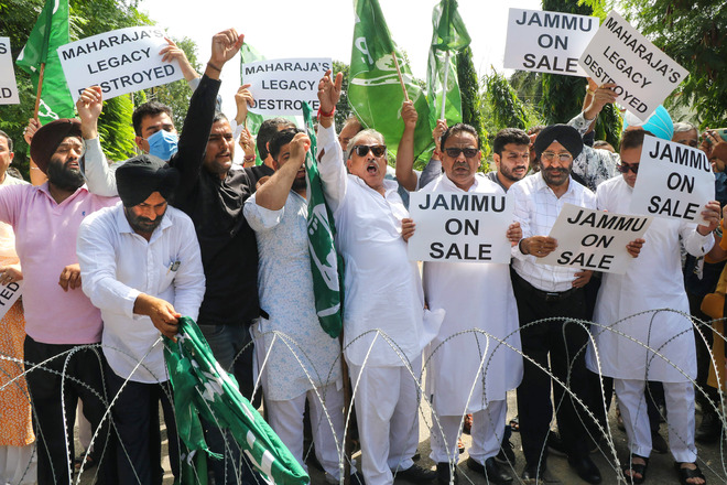 Traders’ strike hits normal life in Jammu