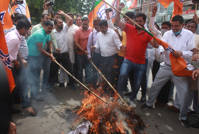 BJP workers burn Capt Amarinder Singh’s effigy in Karnal