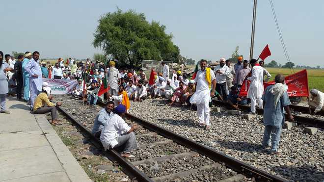 Zirakpur: Day after protest on railway tracks, Railway Protection Force books leader, 35 others