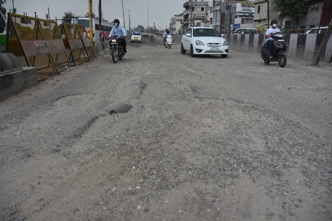 Pitiable condition of roads makes commuters suffer in Ludhiana