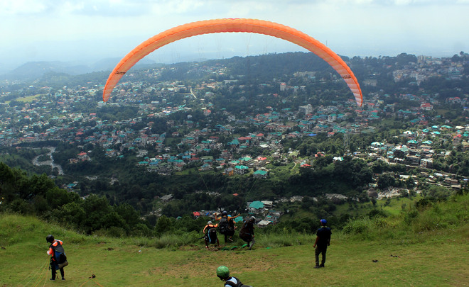 Govt allows paragliding to restart in Bir Billing