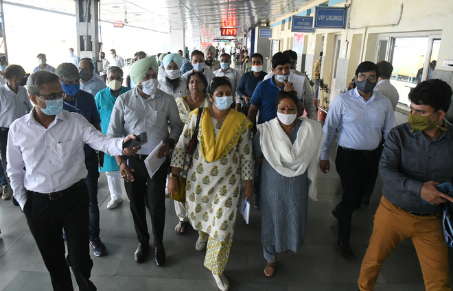Panel inspects railway stations of of Chandigarh, Mohali, Kalka