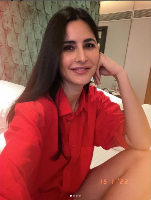 Katrina Kaif joins hubby Vicky Kaushal in Indore, her Sunday selfie is winning hearts