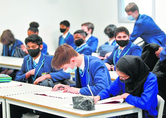 Britain: Face masks made mandatory in schools as cases surge