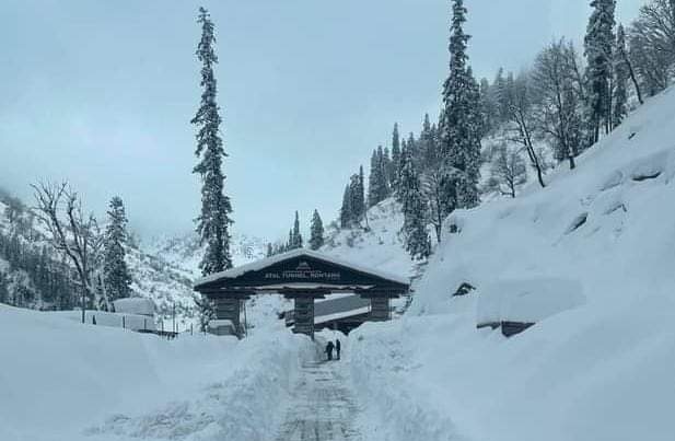 Manali-Keylong road cleared up  to Atal Tunnel