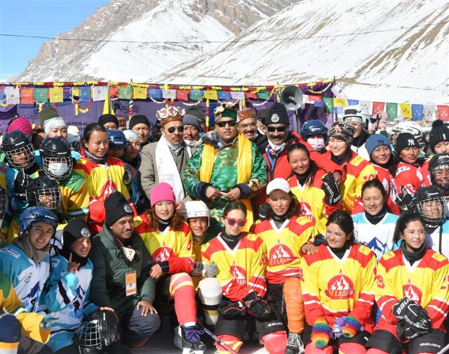 Himachal CM  opens women's national ice hockey tourney at Kaza