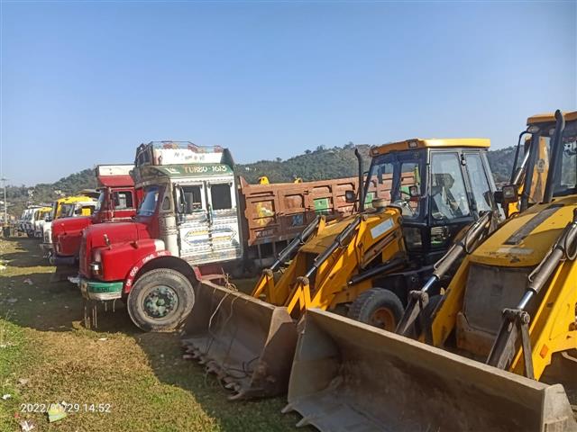 Hamirpur police arrest 16 for illegal mining in Beas; 12 tippers, 5 JCB machines seized