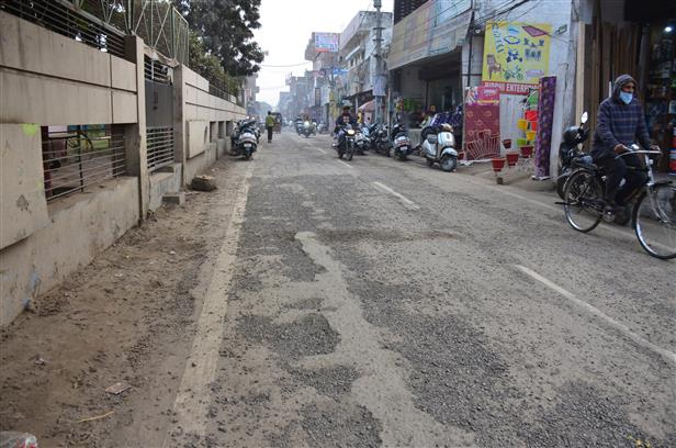 Recently recarpeted roads start peeling in Ludhiana, Opposition seeks probe