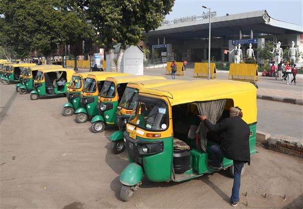 No check on auto-rickshaws at Chandigarh railway station, people prefer app-based taxis