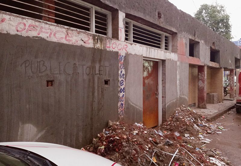 Patiala: Public toilets at Chhoti Baradari market shut for months, office-goers a harried lot