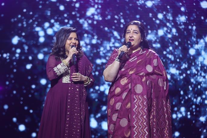 Anuradha Paudwal and Sadhana Sargam on Sa Re Ga Ma Pa stage
