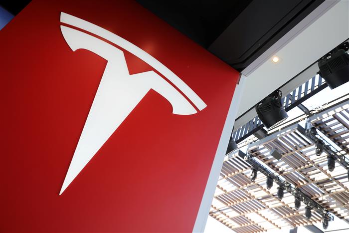 Business Update Tesla deals to acquire key battery component outside China

 TOU