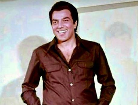 When called 'mad', actor Dharmendra shuts troll up in a dignified manner, fans laud his humanity. Here is the story