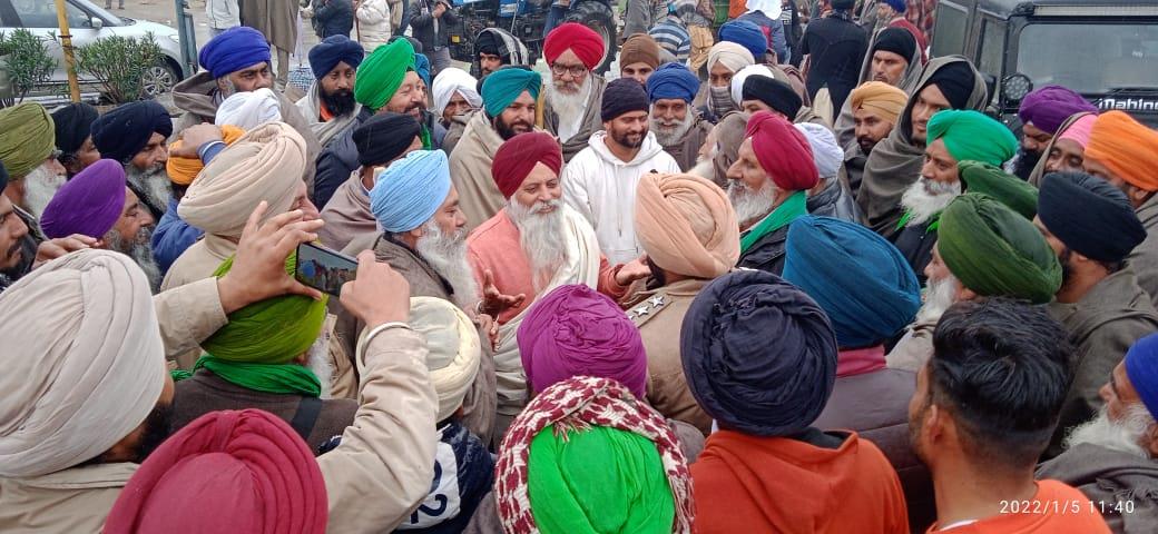 Farmers protest PM's visit