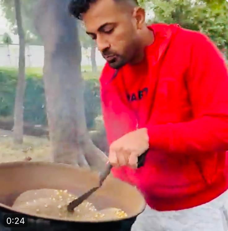 Viral video: Pakistan cricketer Wahab Riaz sells 'chana' on streets after not playing international cricket since 2020