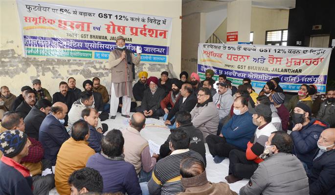 Flouting Covid-19 norms, footwear traders hold protest in Jalandhar