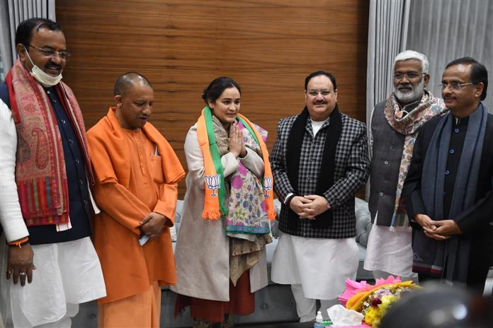After joining BJP, Aparna Yadav takes 'blessings' of Mulayam Singh Yadav