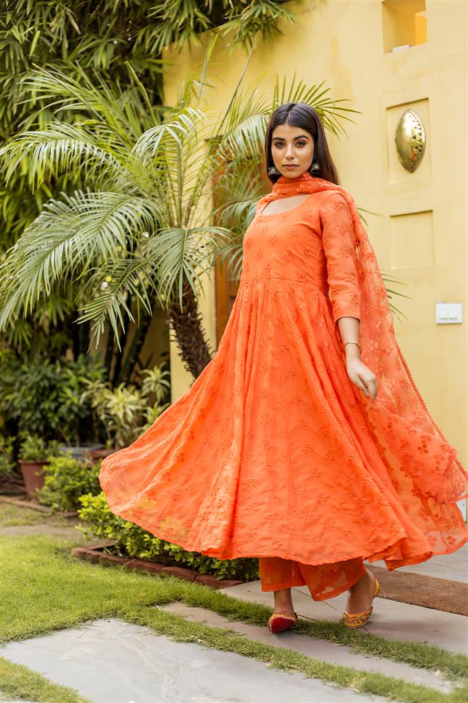 Saffron, white, green or navy blue, rock these colours in your attire this Republic Day