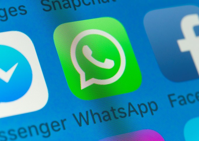 WhatsApp rolling out global voice note player for iOS beta
