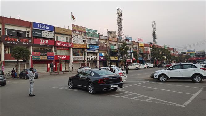 Covid curbs back in Panchkula; Sector 7 traders create scene