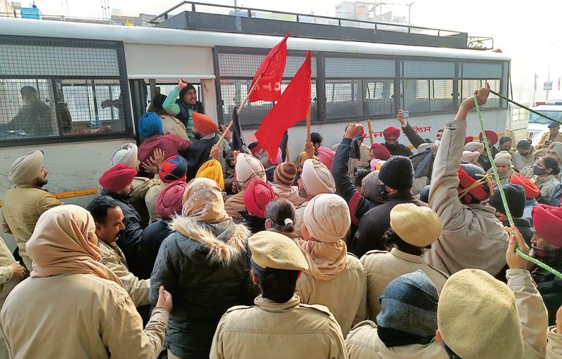Employees attempt to disrupt R-Day celebrations, detained