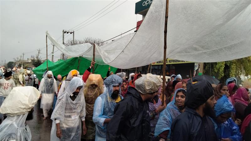 Residents brave storm, rain to take part in nagar kirtan