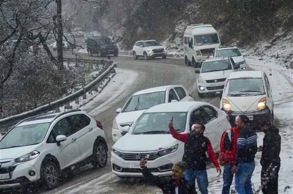 Due to snowfall in upper reaches of Shimla, roads closed