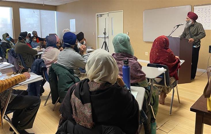 Classes on Persian sources of Sikh literature begin