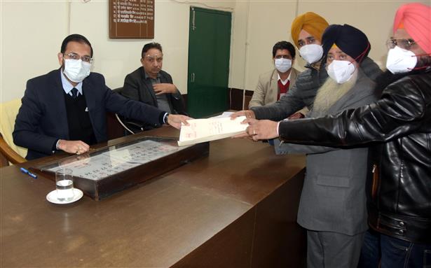 Dhillon files nomination papers as SAD-BSP candidate from Sahnewal