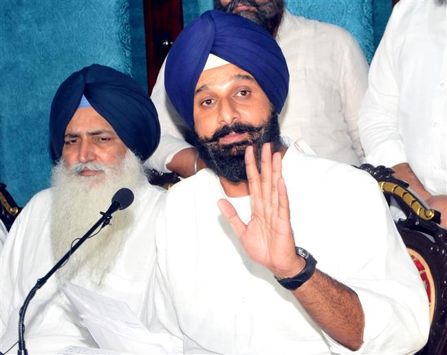 AAP slams Channi govt for not arresting Majithia as his photos paying obeisance at Golden Temple surface online