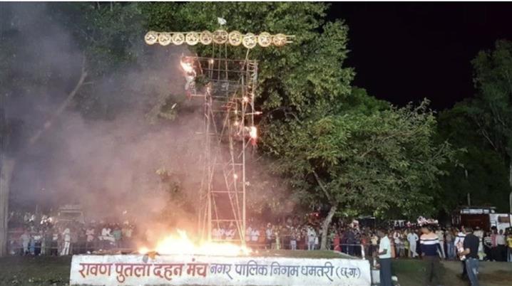 As all 10 heads of Ravana remain unburnt during Dussehra in Chhattisgarh, authority suspends clerk