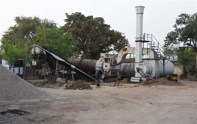 Amid material shortage, civic body's  hot-mix plant remains unoperational