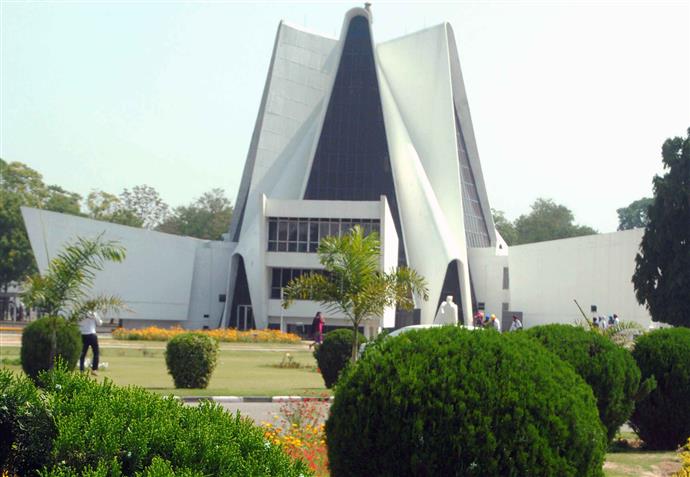 Now, non-teaching employees of Punjabi University threaten stir