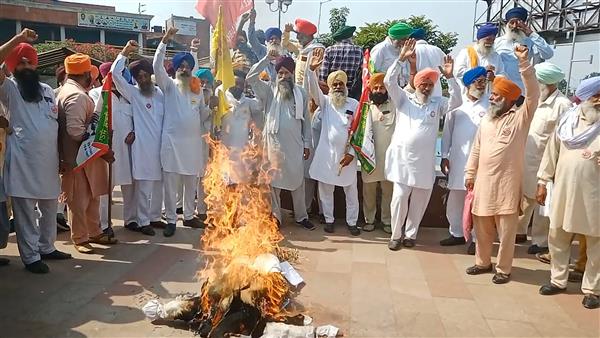 Lakhimpur Kheri Violence Anniversary : Farmers burn Centre's effigies in Amritsar, demand sacking of minister Ajay Mishra