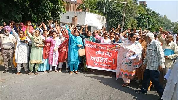 Anganwari workers protest, demand pending honorarium