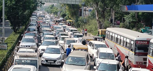 Road blockade in Jalandhar triggers outrage on social media