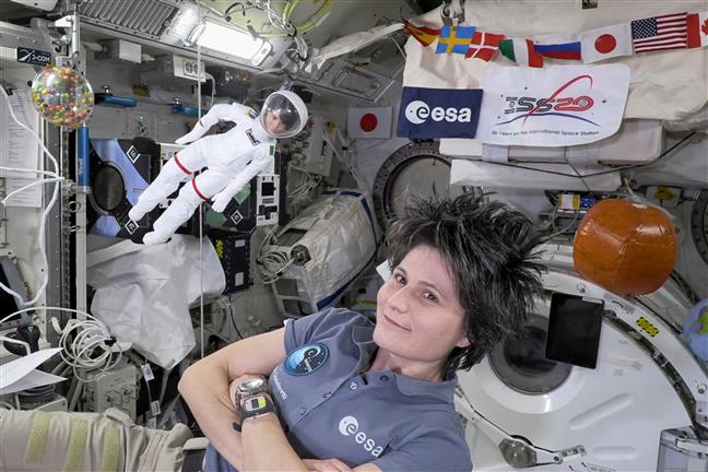 ISS' woman commander tells girls about science in orbit